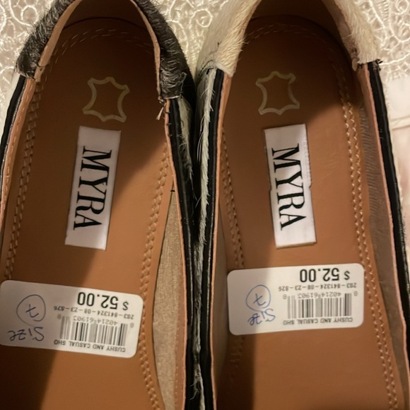 MYRA LEATHER slip-on shoes - unique cow pattern, white SZ 7 -NEW - with bag - Picture 11 of 12